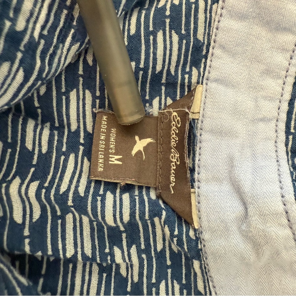 Eddie Bauer Women’s Lightweight Button Down Long sleeve Shirt Blue Size Medium - Picture 6 of 7